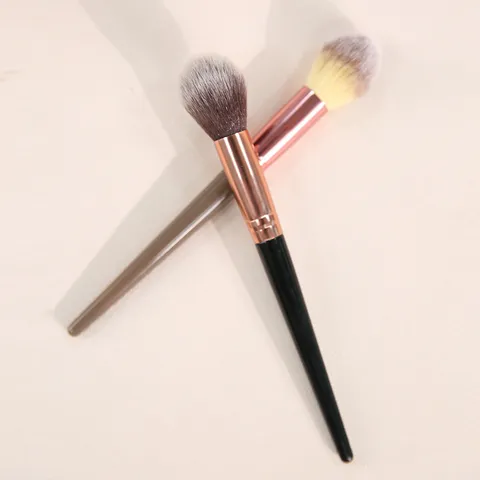 Single Flame Highlighter Brush Soft Synthetic Fiber Bristles Loose Powder Blush Brush With Long Handle Face Contour Beauty Tools