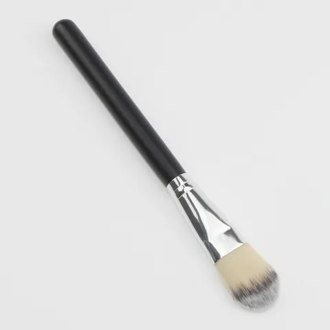 Professional Foundation Brush Soft Synthetic Bristles Wooden Handle Seamless Base Makeup Brush Concealer Application Tool