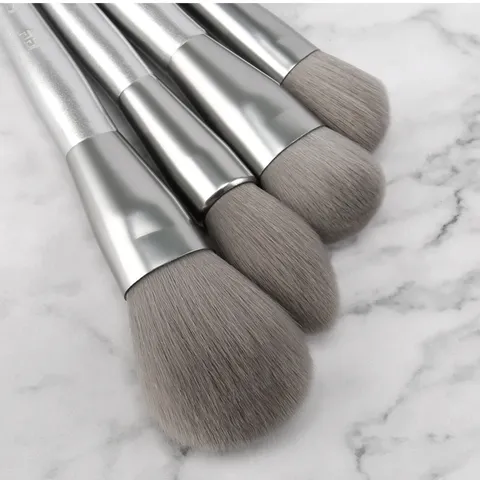 Professional Metallic Silver Makeup Brush Set Premium Artificial Fiber Bristles Wooden Handle Cosmetic Brushes For Powder Eyeshadow Blending Daily Beauty Tools