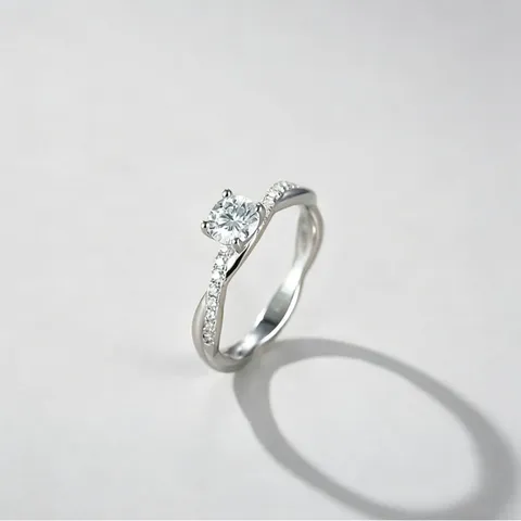 S925 Sterlingsilber Lab-Diamant Ring Verdrehter Arm Vier Zinken Bypass Design Feiner Schmuck Für Damen Geschenk