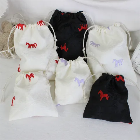 Minimalist Embroidered Horse Drawstring Bag Portable Polyester Dustproof Cosmetic Storage Pouch For Home Travel Travel Organizer Pouch Bag