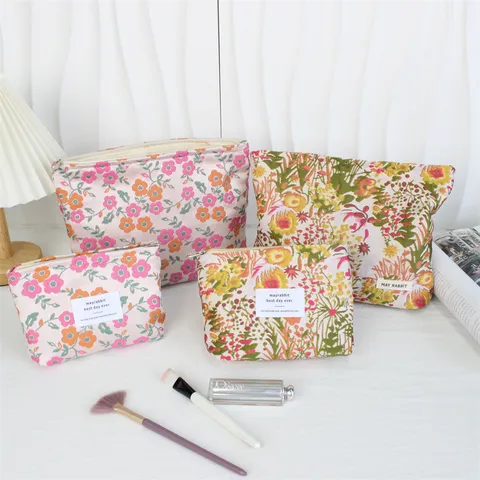 Vintage Embossed Jacquard Floral Cosmetic Bag Polyester Canvas Portable Makeup Pouch Large Capacity Travel Storage Bag Women Handheld Beauty Organizer