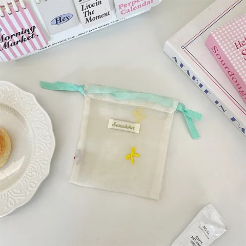 Minzgrün Mesh Aufbewahrungstasche Bestickte Schleife Kordelzugband Kosmetikproben Beutel Reise-Organizer Kleine Netztasche