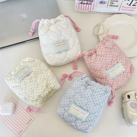 Sac de Rangement à Pois Matelassé en Forme de Cœur avec Cordon de Serrage Trousse à Maquillage de Voyage Portable pour Femme