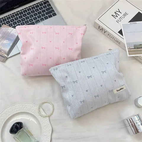 Koreanischer Stil Gestickte Schleife Herz Kosmetiktasche Polyester Reisen Make-up Organizer Tragbare Aufbewahrungstasche Damen