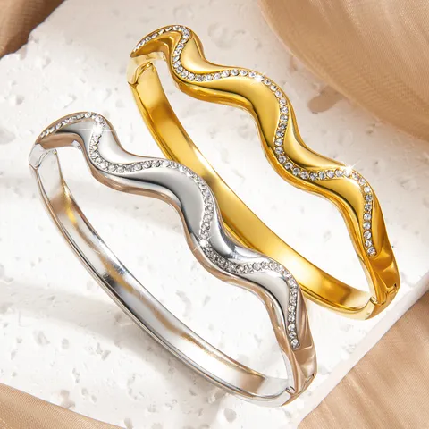 Unregelmäßiger Welliger Armreif Titanstahl PVD 18K Vergoldet Zirkonia Strass Armband Für Damen Mode Schmuck