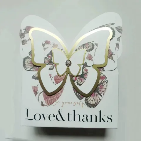 Butterfly Shaped Handheld Flower Box Kraft Paper Gift Box For Flower Arrangement Romantic 3D Paper Cut Floral Packaging Box For Wedding Party Holiday Gift