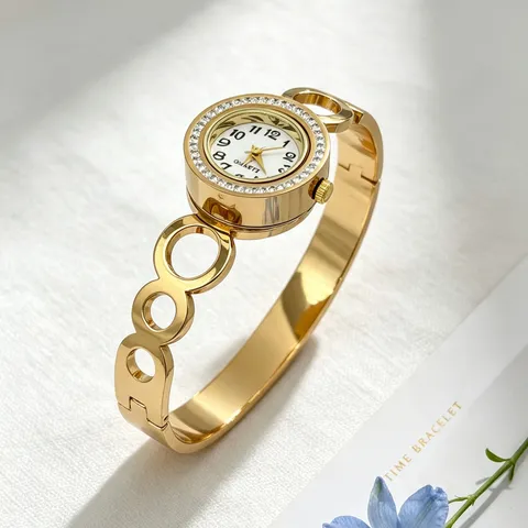 Modieus Dames Armring Horloge Strass Rond Wijzerplaat Titanium Staal Verguld Hollow Patroon Elegant Kwartshorloge Cadeau