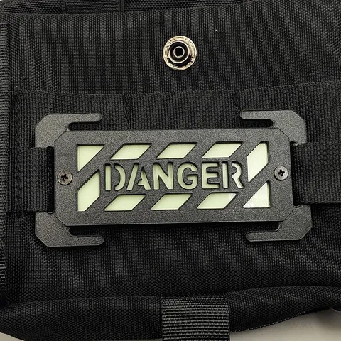 Boucle Lumineuse Réfléchissante d'Avertissement ABS DANGER pour Sacs Tactiques EDC et Équipement Extérieur
