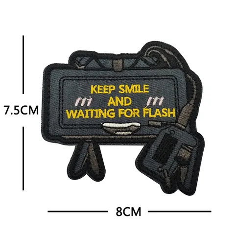 Taktischer PVC Aufnäher Keep Smile Kamera Slogan Klettverschluss Abzeichen Militär Emblem Applikation für Rucksack Mütze Weste Taktische Ausrüstung