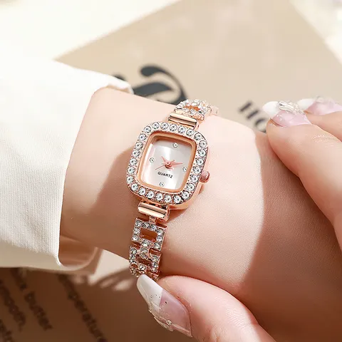 Montre Bracelet Carrée en Strass pour Femmes Mode Alliage Métal Quartz Montre Bijou Élégant Cadeau pour Elle