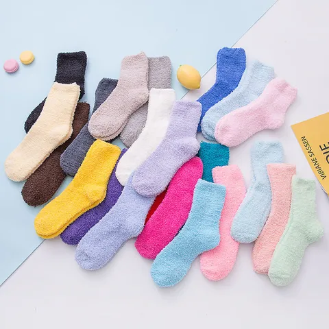 Chaussettes d'Hiver Chaudes en Polaire Corail pour Femmes Peluche Chaussettes de Sol Couleur de Bonbon Unies Épaissies Moelleuses pour la Maison