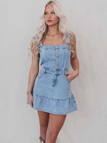 Damen Casual Denim Trägerkleid Sommer Ärmellos Eckiger Ausschnitt Rüschensaum Hellblau Baumwolle Denim Midikleid Mode Knöpfe Kleid