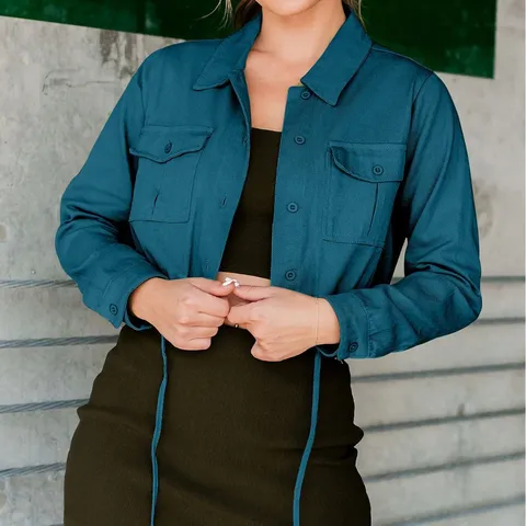 Chemise en Denim Décontractée pour Femme Manches Longues Veste Courte Boutonnée Avec Doubles Poches Top en Denim Ample Streetwear