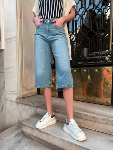 Short en Jean Délavé Décontracté pour Femmes Style Urbain Été Rue Jeans Coupe Droite au Genou Pantalon en Jean en Coton