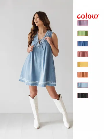 Robe en Denim Brodée Sans Manches à Col en V pour Femmes 2025 Été Style de Rue Mini Robe d'Été en Coton Polyester Avec Poches et Cordon