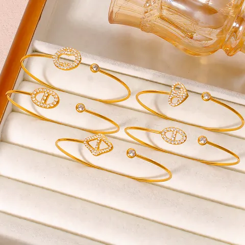 Minimalistischer Edelstahl Strass Offener Manschettenarmreif Für Damen Geometrisches Herzmuster Galvanisierter Goldschmuck Geschenk