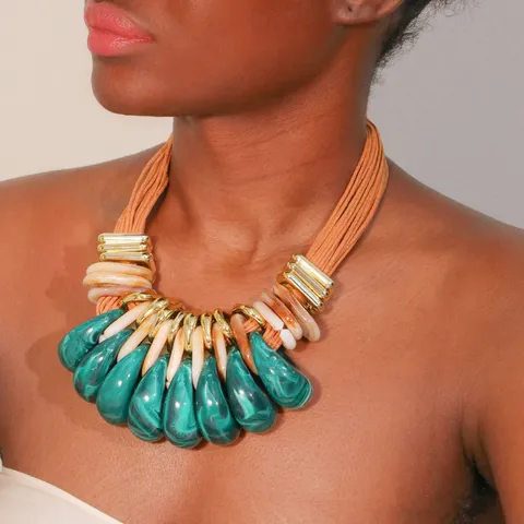 Handgefertigte Böhmische Statement-Halskette Für Damen Mehrschichtig Acryl Marmormuster Wassertropfen-Anhänger Klobiger Choker Ethno-Schmuck