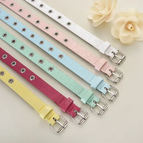 Cintura per Bambini in Pelle PU con Occhielli Traforati Stile Punk Fibbia ad Ardiglione in Metallo per Jeans Ragazzi Ragazze Accessori