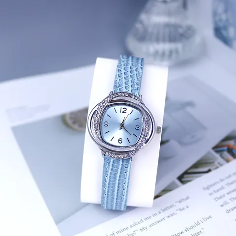 Mode Dames Quartz Horloge Strass Ingelegd Bloem Wijzerplaat Gepersonaliseerd Trendy Dames Horloge PU Lederen Band Polshorloge