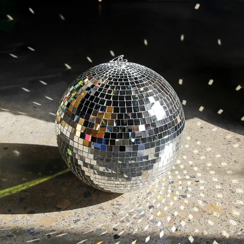 Sfera a Specchio Disco in Vetro Nucleo in Schiuma Riflettente Sfera Decorativa per Matrimonio Palcoscenico Festa Hotel Ornamento Stile Retro Cyberpunk
