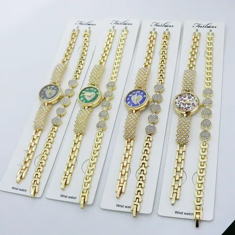 Damen Mode Quarzuhr Armband Set Gold Legierung Gehäuse Strass Herzmuster Leopard Zifferblatt Armbanduhr Set Für Damen Schmuck