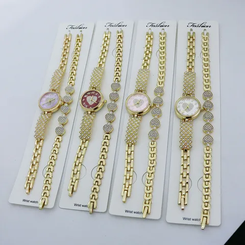 Damen Mode Quarzuhr Armband Set Gold Legierung Gehäuse Strass Herzmuster Leopard Zifferblatt Armbanduhr Set Für Damen Schmuck