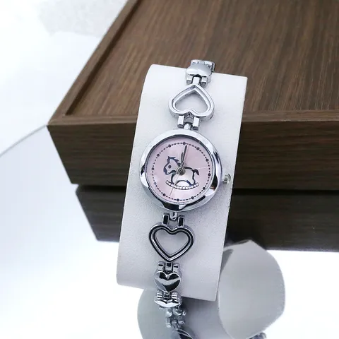 Damen Mode Quarzuhr Vintage Herz Hohl Armband Legierung Pony Zifferblatt Damen Kleid Armbanduhr Dekorative Elegante Schmuck Uhr