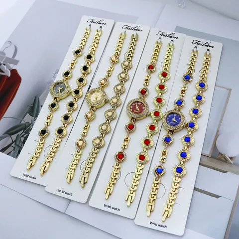 Mode Damen Quarz Uhren Armband Set Strass Eingelegtes Herz Legierung Armbanduhr Elegantes Vergoldetes Schmuckset Für Damen