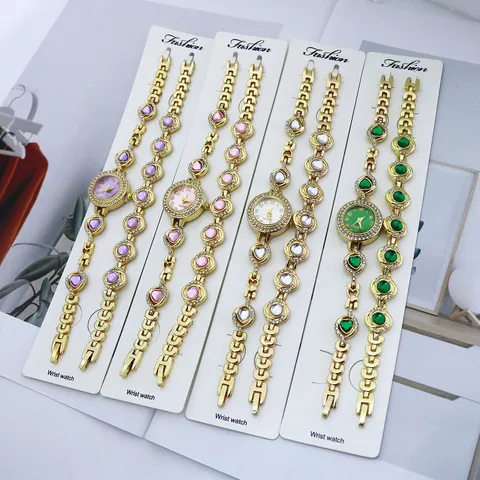 Mode Damen Quarz Uhren Armband Set Strass Eingelegtes Herz Legierung Armbanduhr Elegantes Vergoldetes Schmuckset Für Damen
