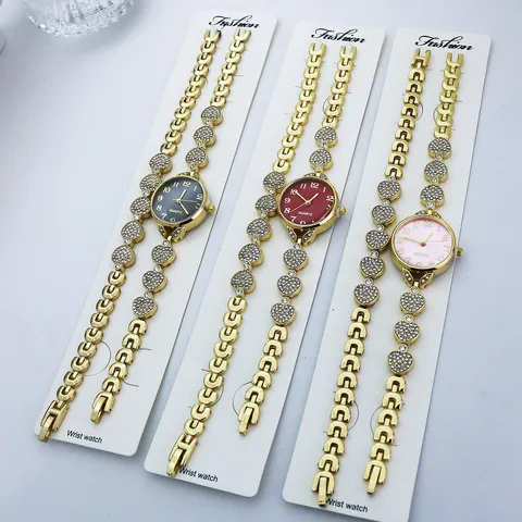 Damen Mode Quarzuhr Und Armband Set Gold Legierung Strass Kleines Zifferblatt Analoge Armbanduhr Set Damen Schmuck