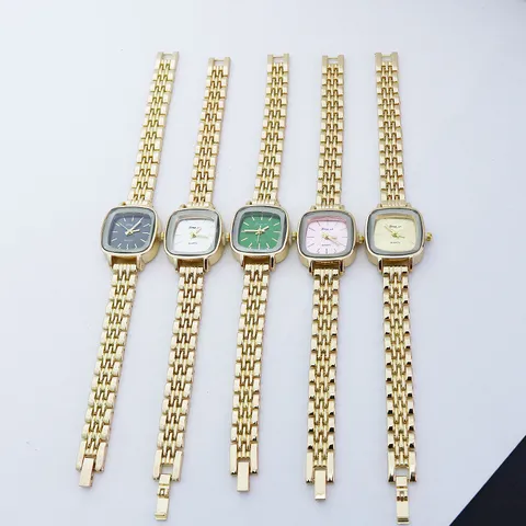 Montre à Quartz pour Femme à Cadran Carré Bracelet en Alliage Métallique Montre-Bracelet Élégante pour Femme Étudiante