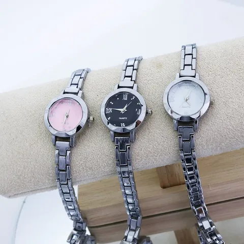 Elegante Damen Quarzuhr Minimalistische Runde Zifferblatt Legierung Armbanduhr Vintage Römische Zahlen Metallband Uhr