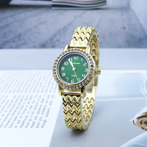 Women Fashion Quartz Watch Inlaid Rhinestone Round Dial Alloy Wavy Chain Wristwatch Elegant Casual Lady Watch Gift