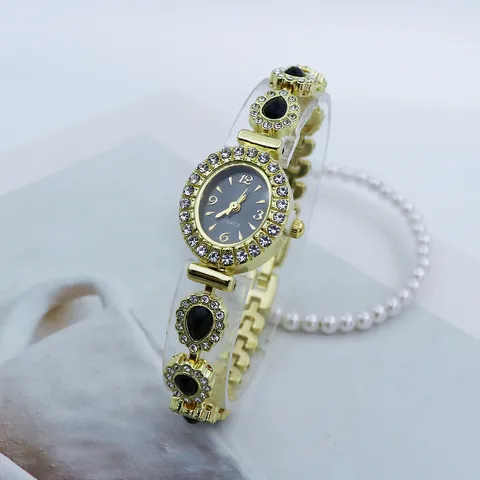 Modische Quarz Armbanduhr Mit Ovalem Zifferblatt Für Damen Luxuriöser Strass Wassertropfen Edelstein Dekor Legierung Armbanduhr Elegante Lässige Schmuckuhr