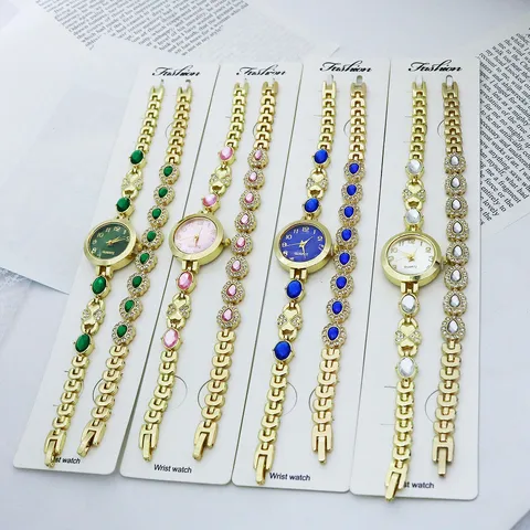 Damen Mode Quarz Armbanduhr Und Armband Strass Legierung Kleines Rundes Zifferblatt Damen Armbanduhr Zubehör Schmuck