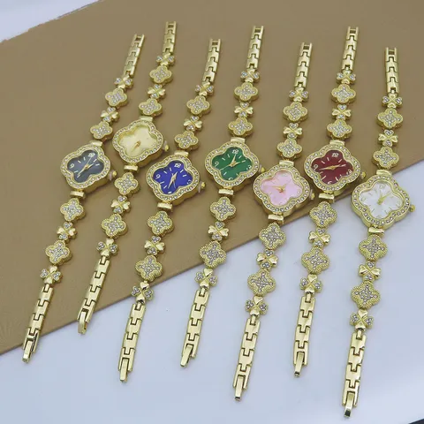 Dames Mode Strass Klavertje Vier Kwartshorloge Legering Armbandhorloge Met Bloemvormige Kast Elegante Dames Polshorloge