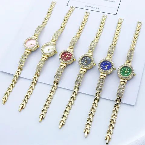 Elegante Legierung Strass Armband Quarzuhr Kleine Runde Zifferblatt Kristall Eingelegt Mode Luxus Kleid Armbanduhr Für Damen Geschenk