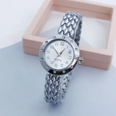 Mode Casual Legierung Quarzuhr Mit Texturiertem Metallband Strass Lünette Runde Kleine Zifferblatt Arabische Ziffern Damen Armbanduhr Elegante Uhr