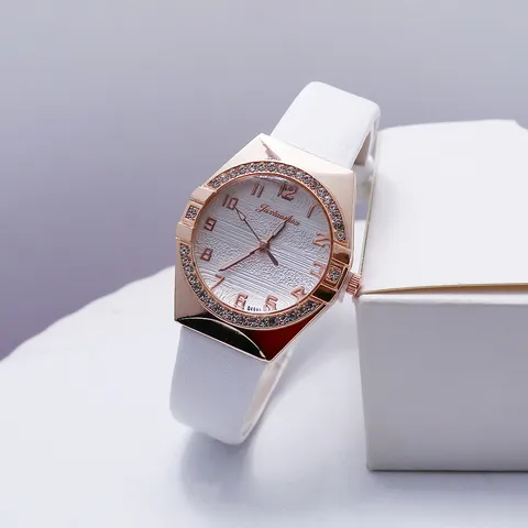Fashion Women Quartz Watch Octagonal Case Rhinestone Bezel PU Leather Strap Elegant Numeral Marker Ladies Casual Wristwatch
