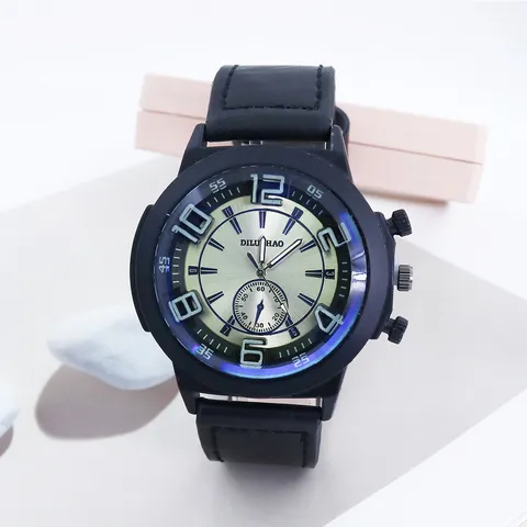 Montre à Quartz de Mode pour Hommes Grand Cadran Rond Numérique Sport Décontracté Montre-bracelet Boîtier en Alliage Bracelet en Cuir PU