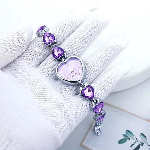 Dames Hartvormig Strass Armbandhorloge Mode Elegant Quartz Horloge Niche-ontwerp Legering Sieraden Dames Horloge
