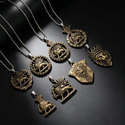 Vintage Stainless Steel Lion King Pendant Necklace For Men Retro Punk Hip Hop Crown Lion Head Shield Emblem Necklace Sweaters Chain Jewelry Gift