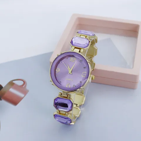 Damen Minimalistische Quarz Armbanduhr Quadratische Süßigkeit Edelstein Eingelegt Strass Rundes Zifferblatt Legierung Armbanduhr Modeschmuck