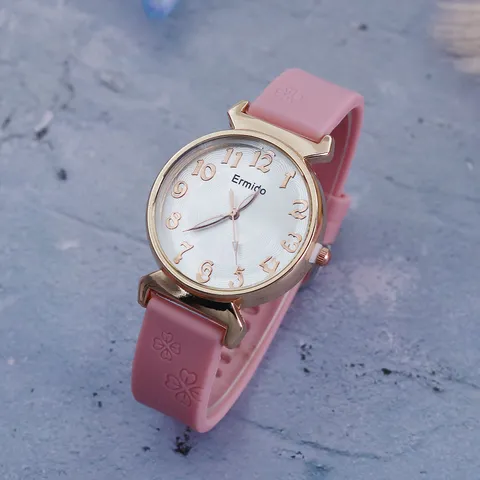 Fashion Women Quartz Watch Silicone Strap Clover Embossed Analog Dial Rose Gold Case Casual Ladies Wrist Watch For Students