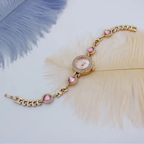 Dames Mode Quartz Horloge Hartvorm Strass Armband Horloge Lichte Luxe Ronde Wijzerplaat Polshorloge Voor Vrouwen Sieraden Cadeau