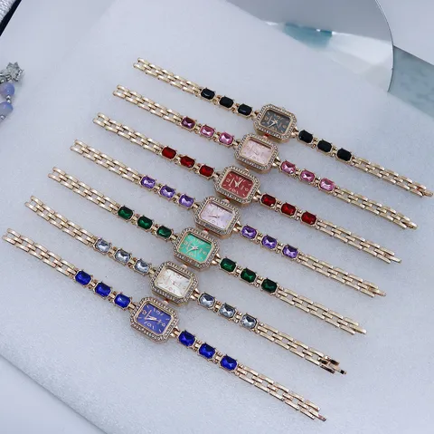 Luxus Strass Damen Quarzuhr Mode Rechteckiges Zifferblatt Vollkristall Eingelegte Legierung Armband Armbanduhr Für Damen Geschenk