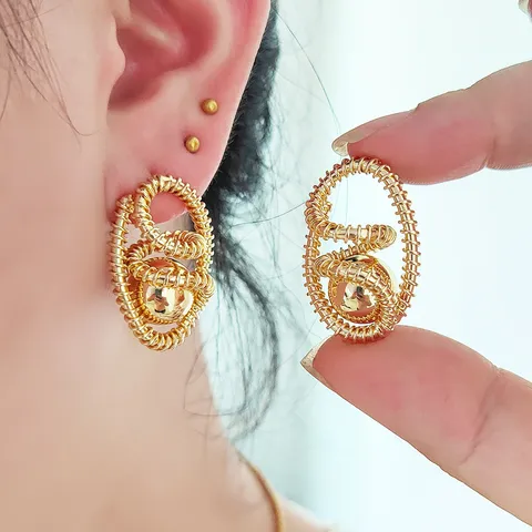 Boucles d'Oreilles Clous Créoles Texturées en Cuivre Vintage Boucles d'Oreilles Métalliques Rondes Multicouches à Spirale Géométrique Exagérée pour Femmes Bijoux de Banquet de Luxe Cadeau