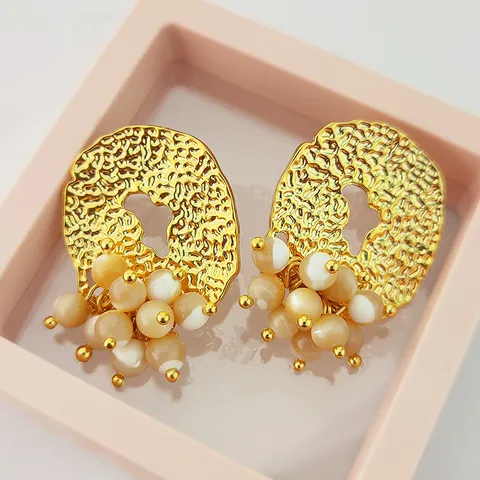 Boucles d'Oreilles Pendantes Élégantes en Alliage Plqué Or Texturé avec Perles de Coquillage pour Femmes Bijoux Mode Style OL