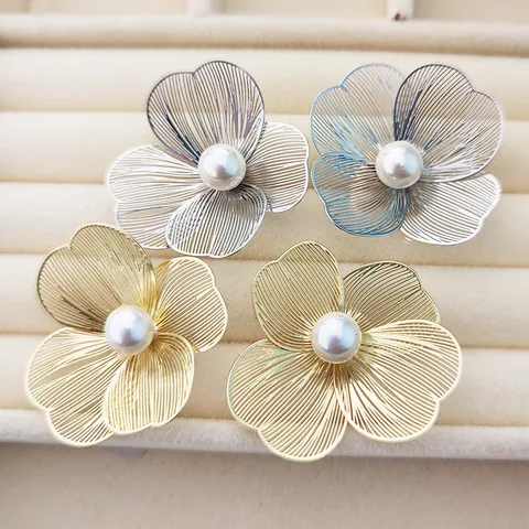 Boucles d'Oreilles Clous Camélia Évidées en Cuivre Chic Boucles d'Oreilles Perles Florales à Grand Pétale de Luxe pour Femmes Bijoux de Fête